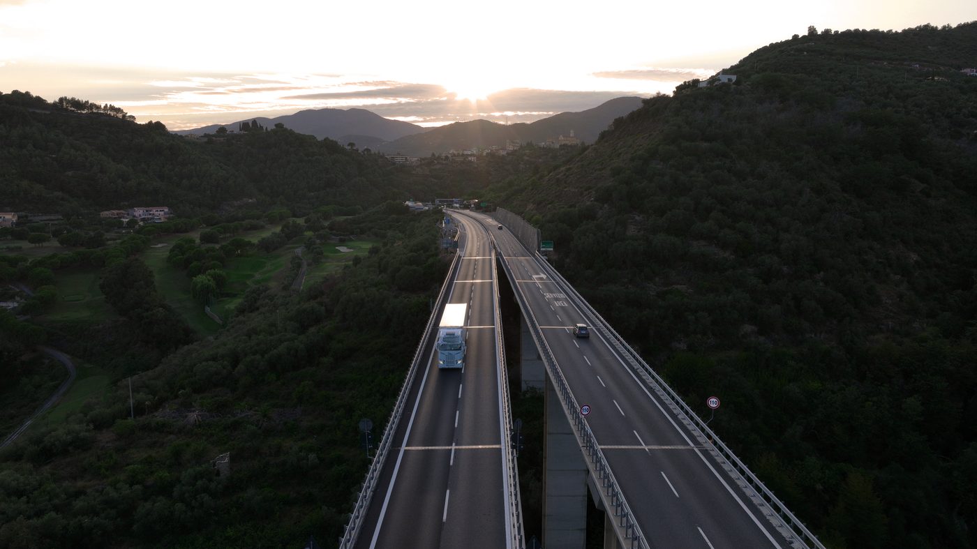 Klang Valley freight highway at sunset, the operating context for Kuala Lumpur JPJ Speed Limiter Device fleets
